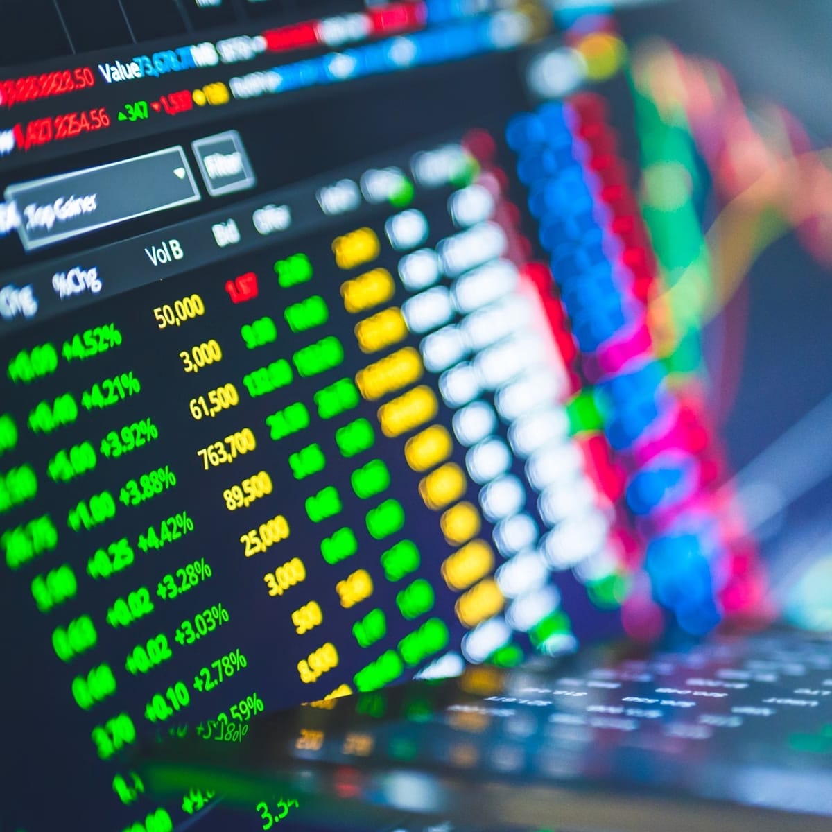 Avvio in rialzo per Piazza Affari